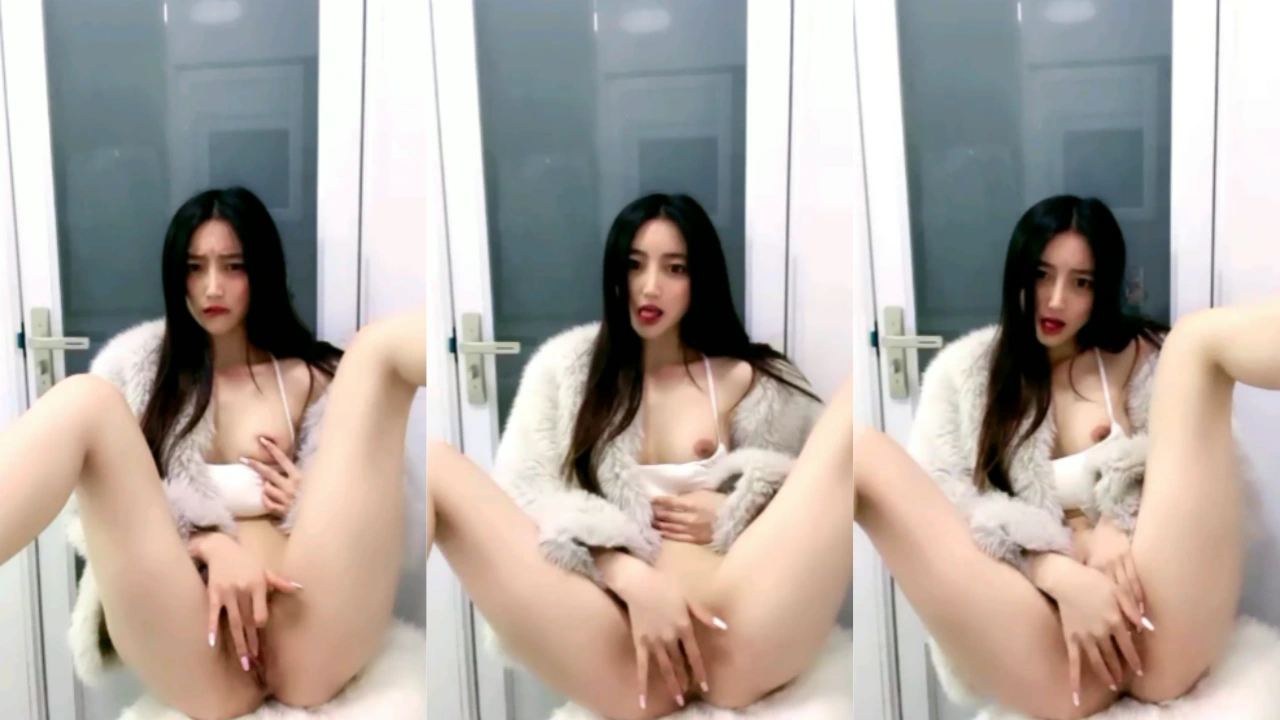 长发飘飘的小仙女 手指插穴 淫水四溅的声音真得劲