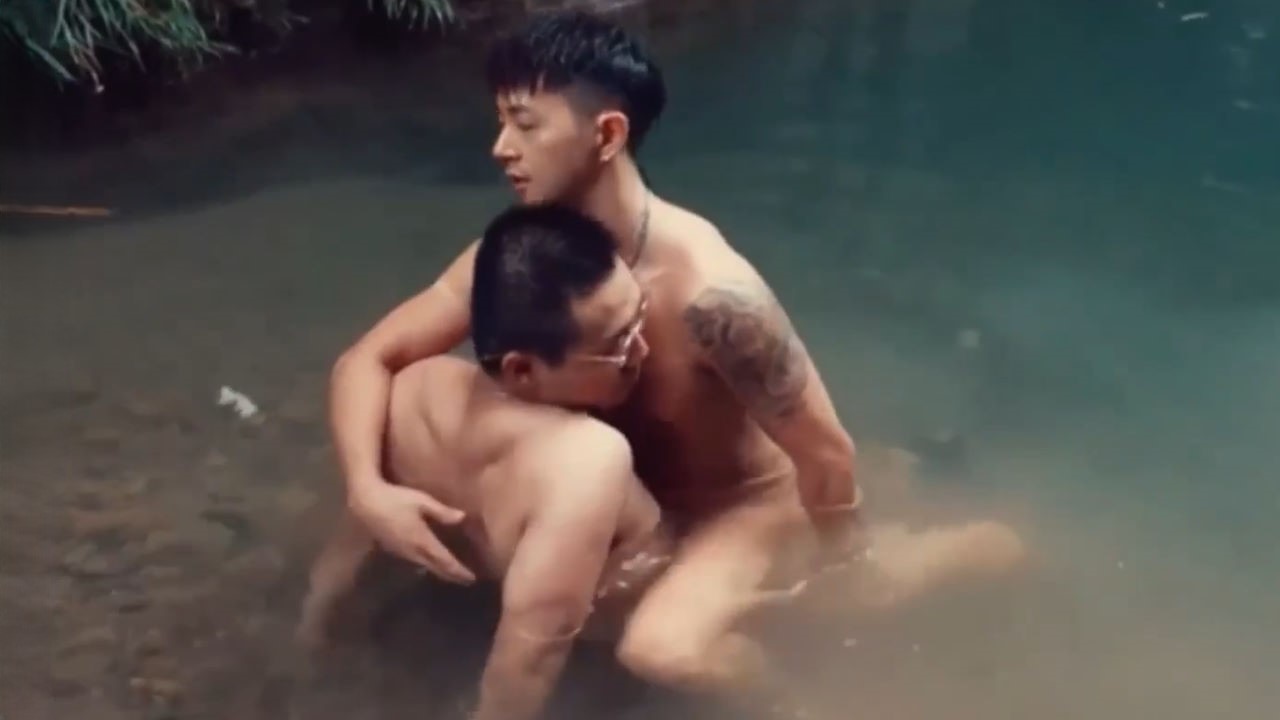 表哥回乡奇遇记 和表弟一起在家各种搞基