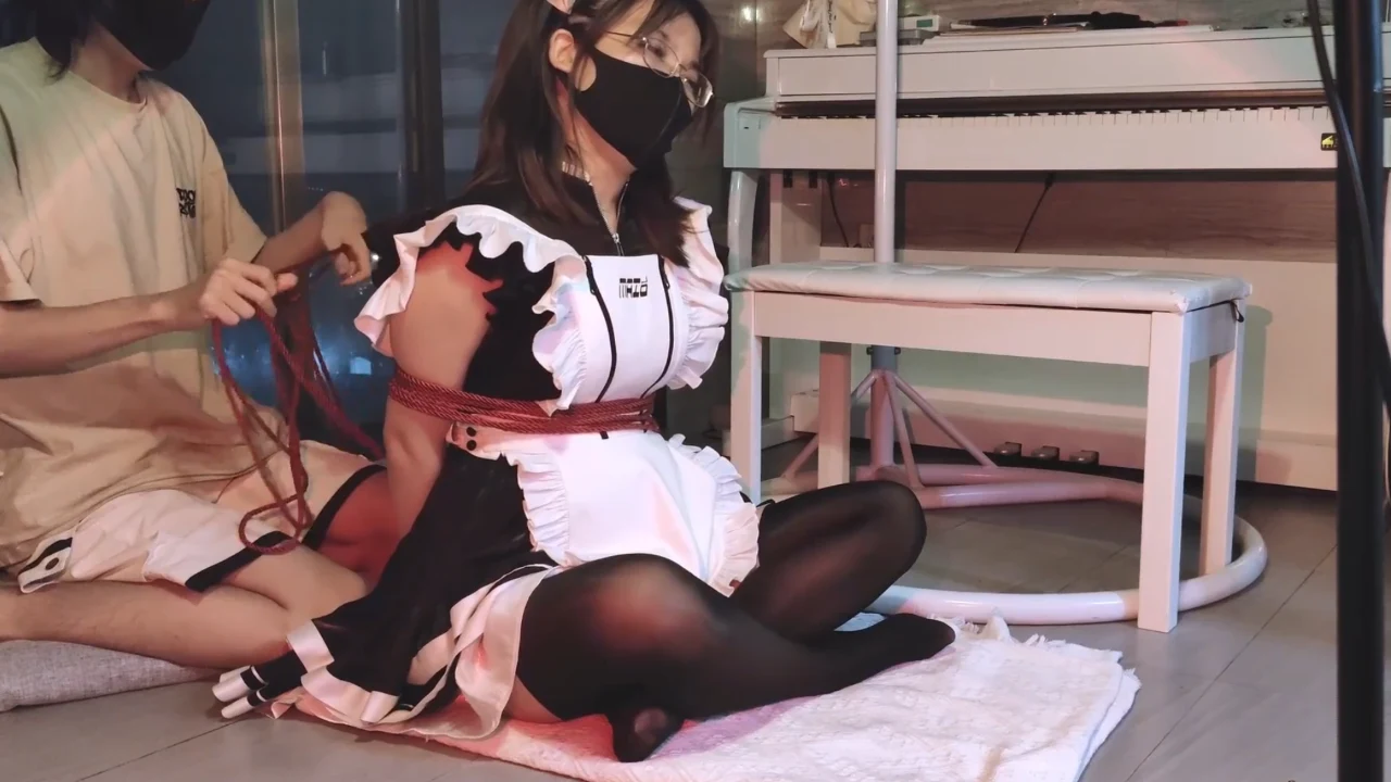 捆绑束缚奴仆装小姐姐 黑丝大长腿绳缚调教身体